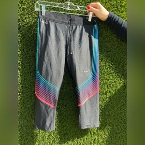 Womens Nike Mid Cropped running Leggings. Size M